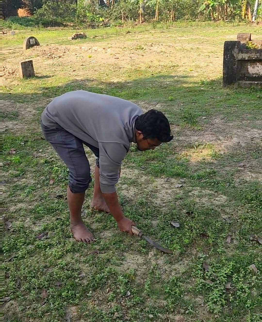 কবরস্থান পরিষ্কার কার্যক্রম